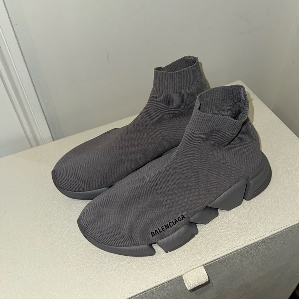 Brand new, never worn, 100% authentic Balenciaga men speed trainers